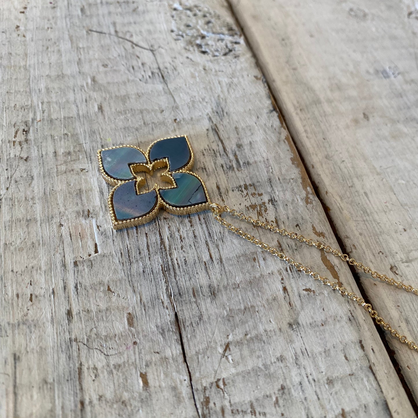 chainlink clover pendant necklace