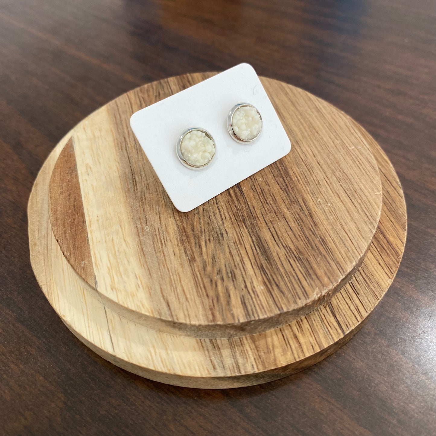 coconut studs (8mm)