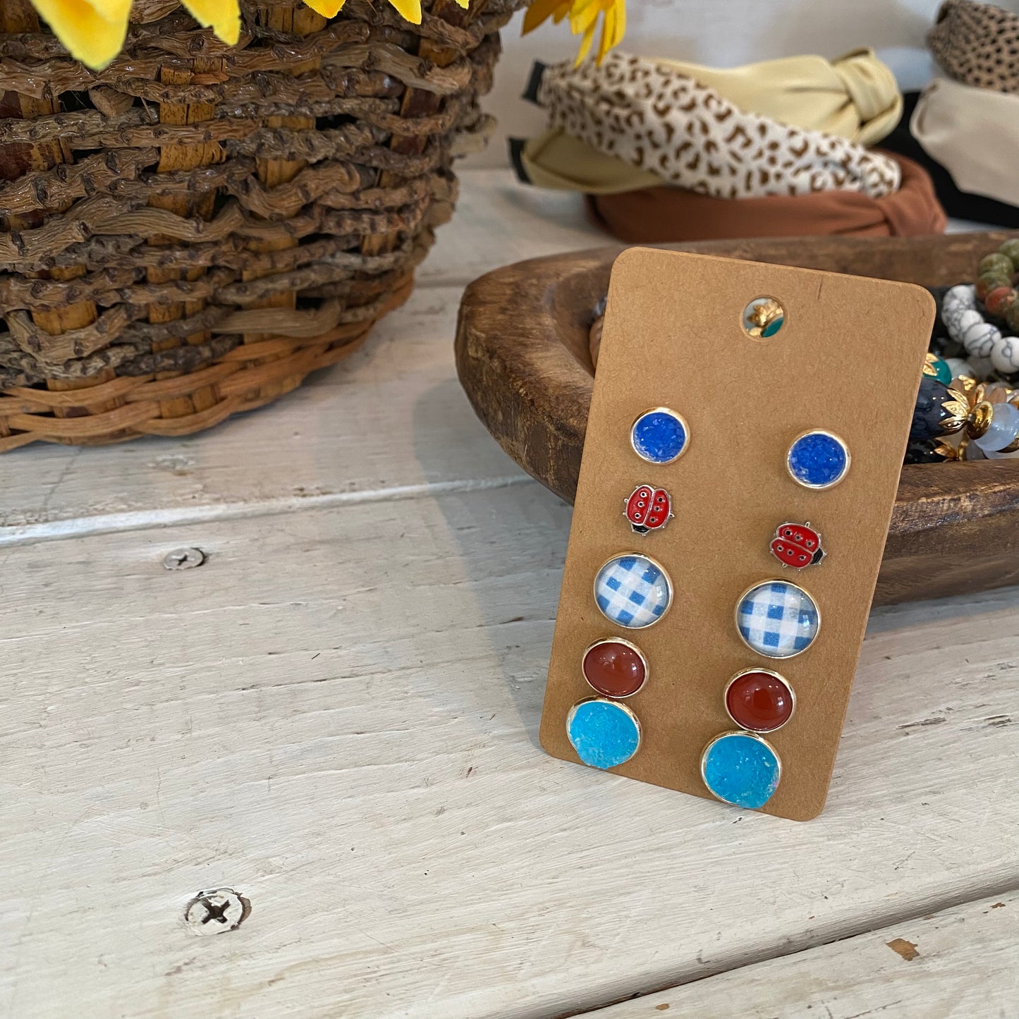 picnic basket stud set