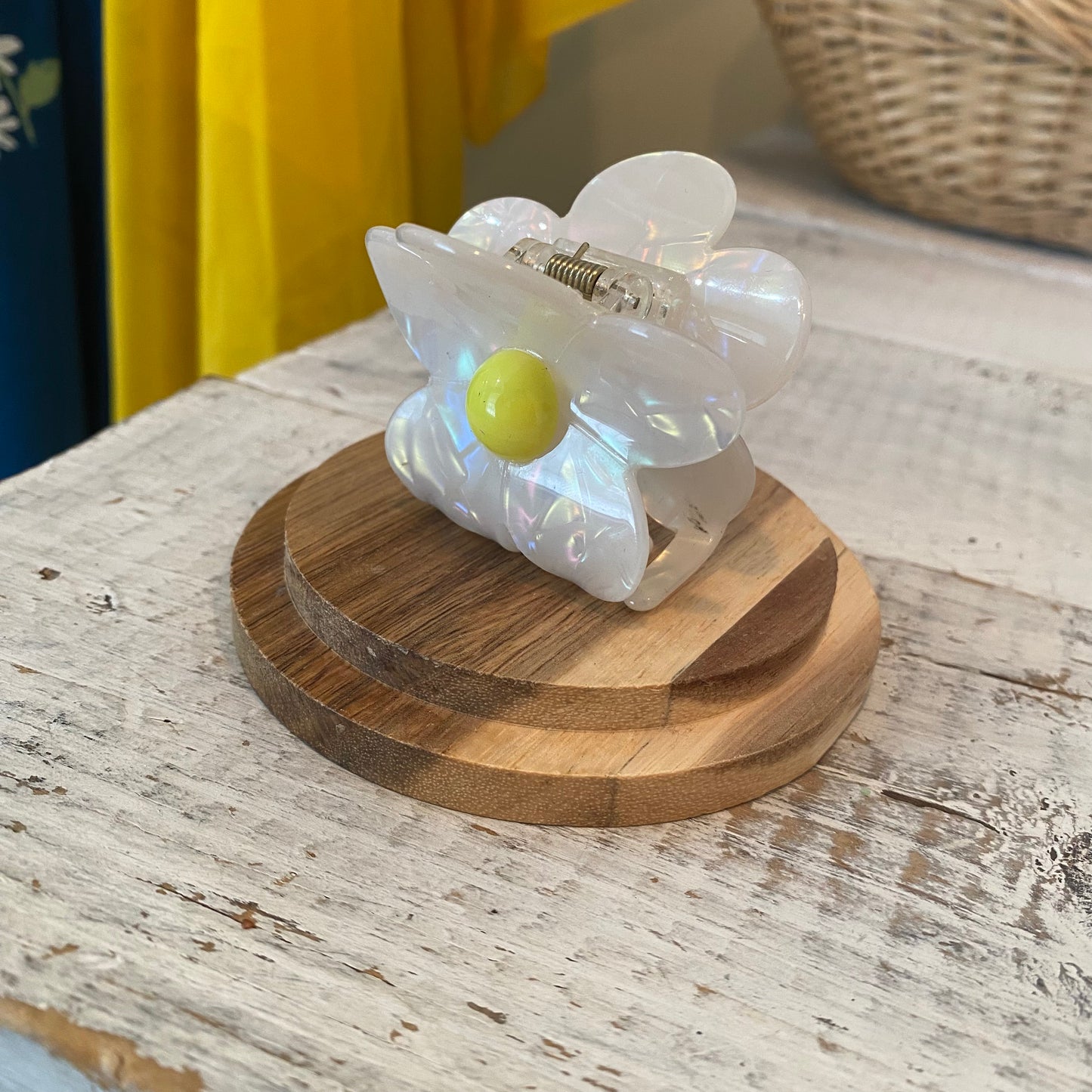 mini daisy claw clip