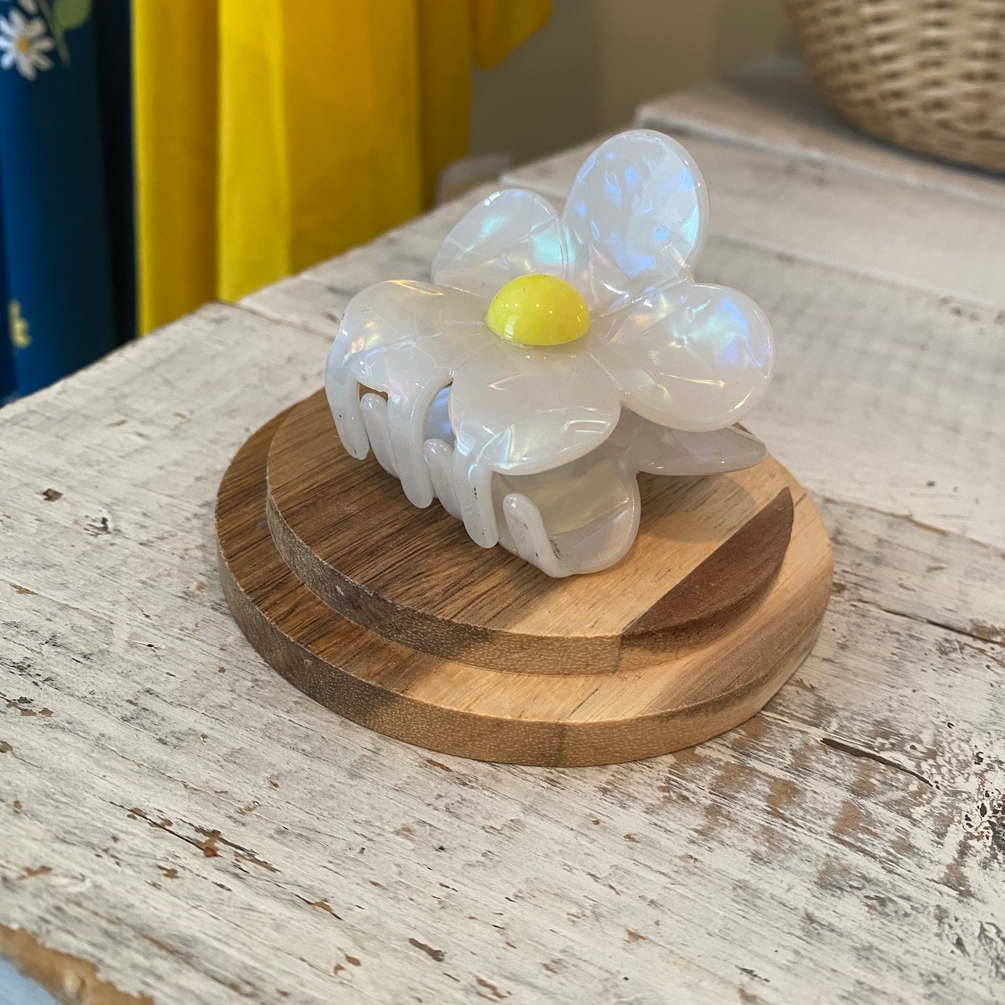 mini daisy claw clip