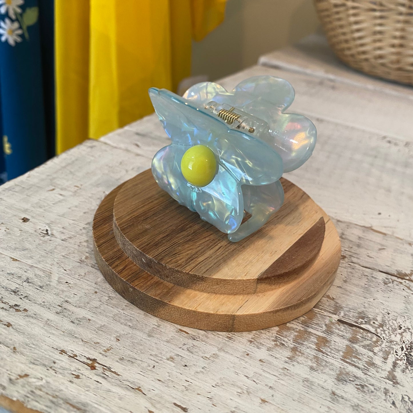 mini daisy claw clip