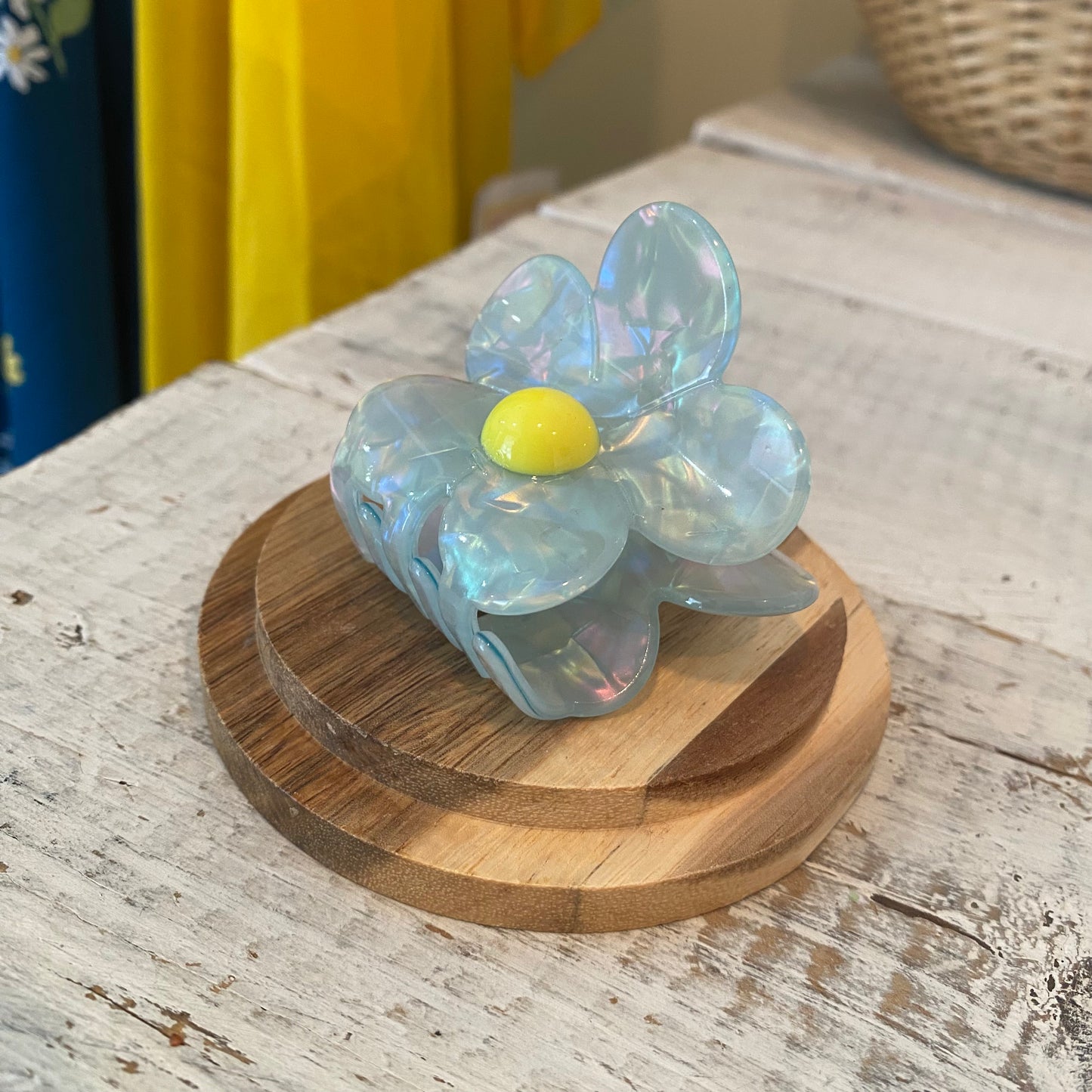 mini daisy claw clip