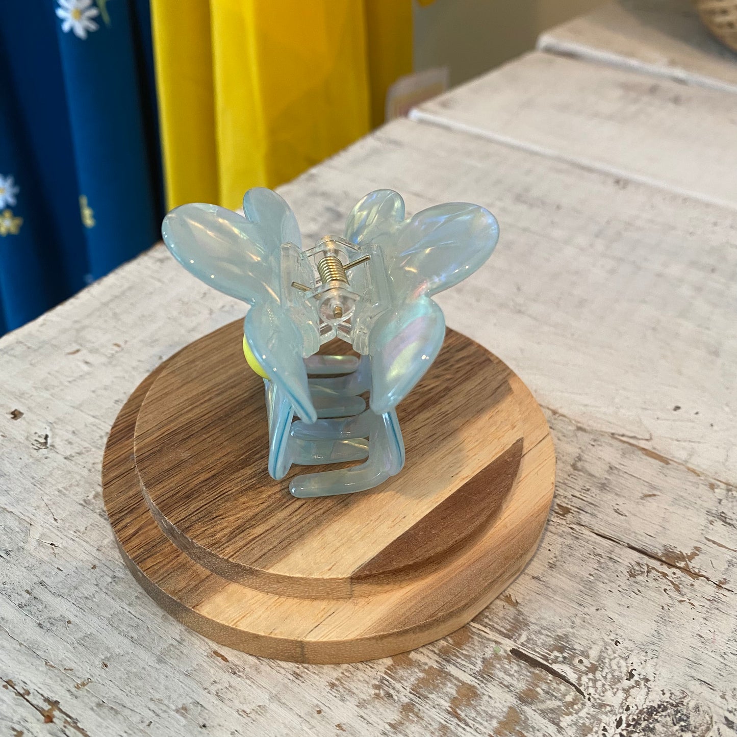 mini daisy claw clip